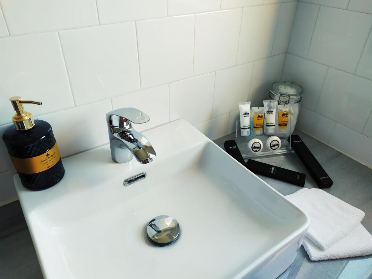 21 Suites Deluxe Stay Near The Airport Markopoulo Mesogaias ภายนอก รูปภาพ