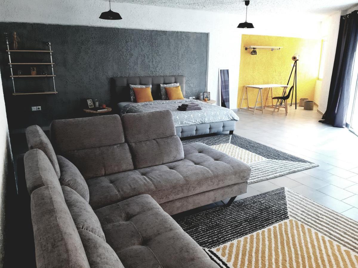 21 Suites Deluxe Stay Near The Airport Markopoulo Mesogaias ภายนอก รูปภาพ