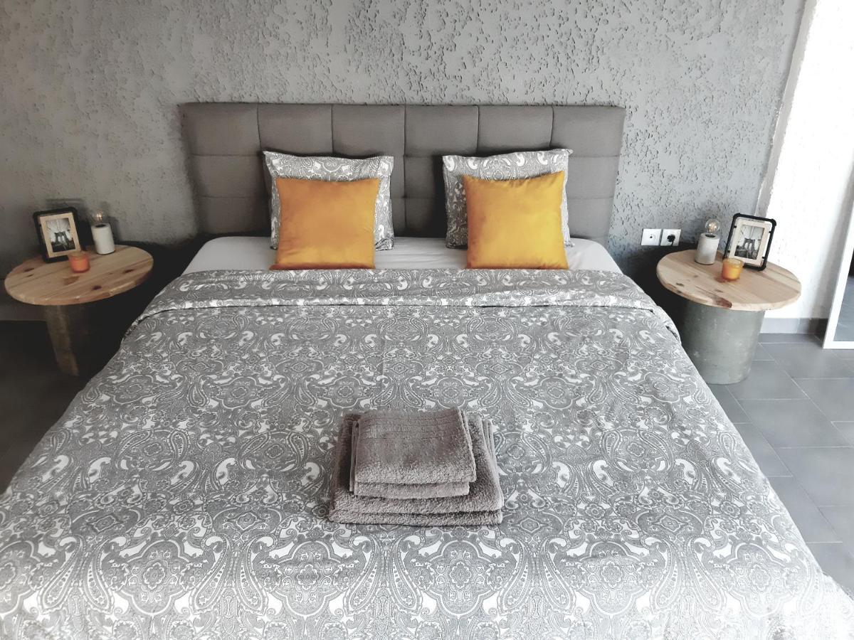 21 Suites Deluxe Stay Near The Airport Markopoulo Mesogaias ภายนอก รูปภาพ